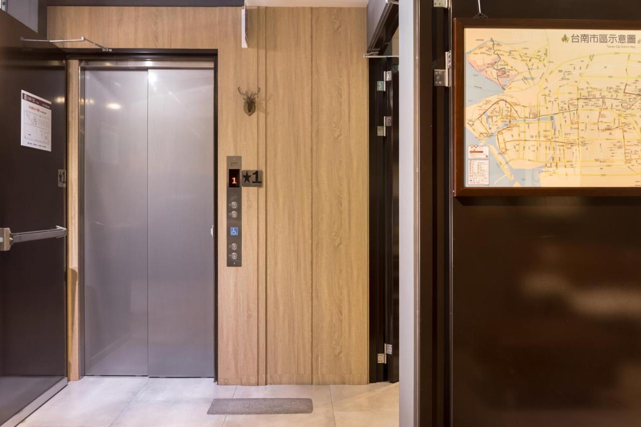 Hotel Brown - Zhongzheng Tainan Exterior foto